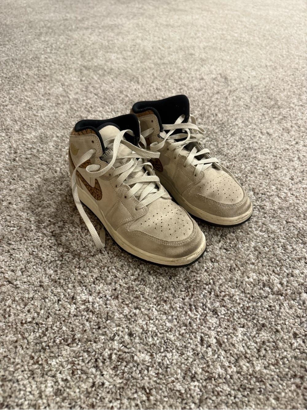 Jordan Boys High-Top Sneakers in Beige and Black